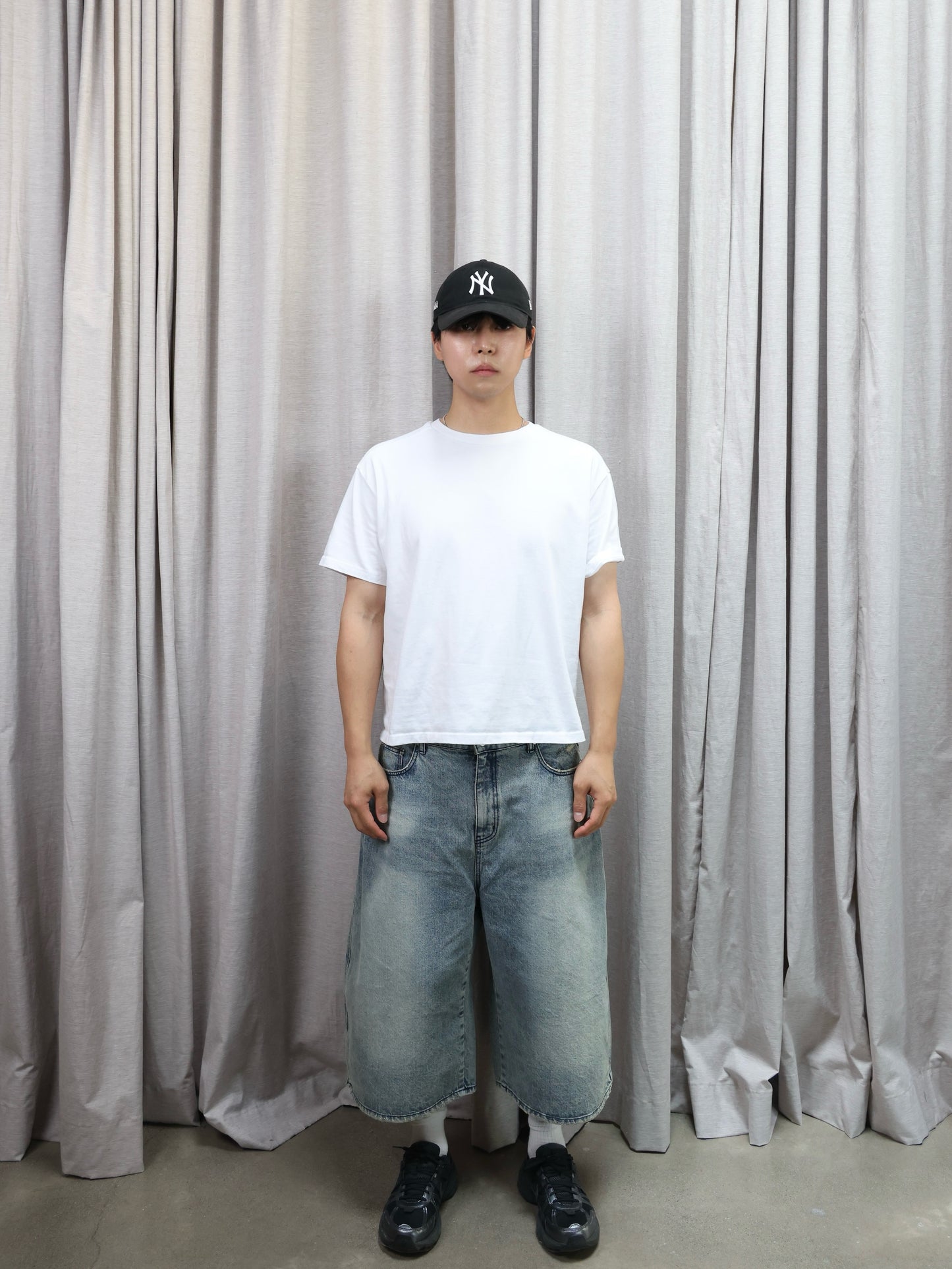 WASHED DENIM BERMUDA