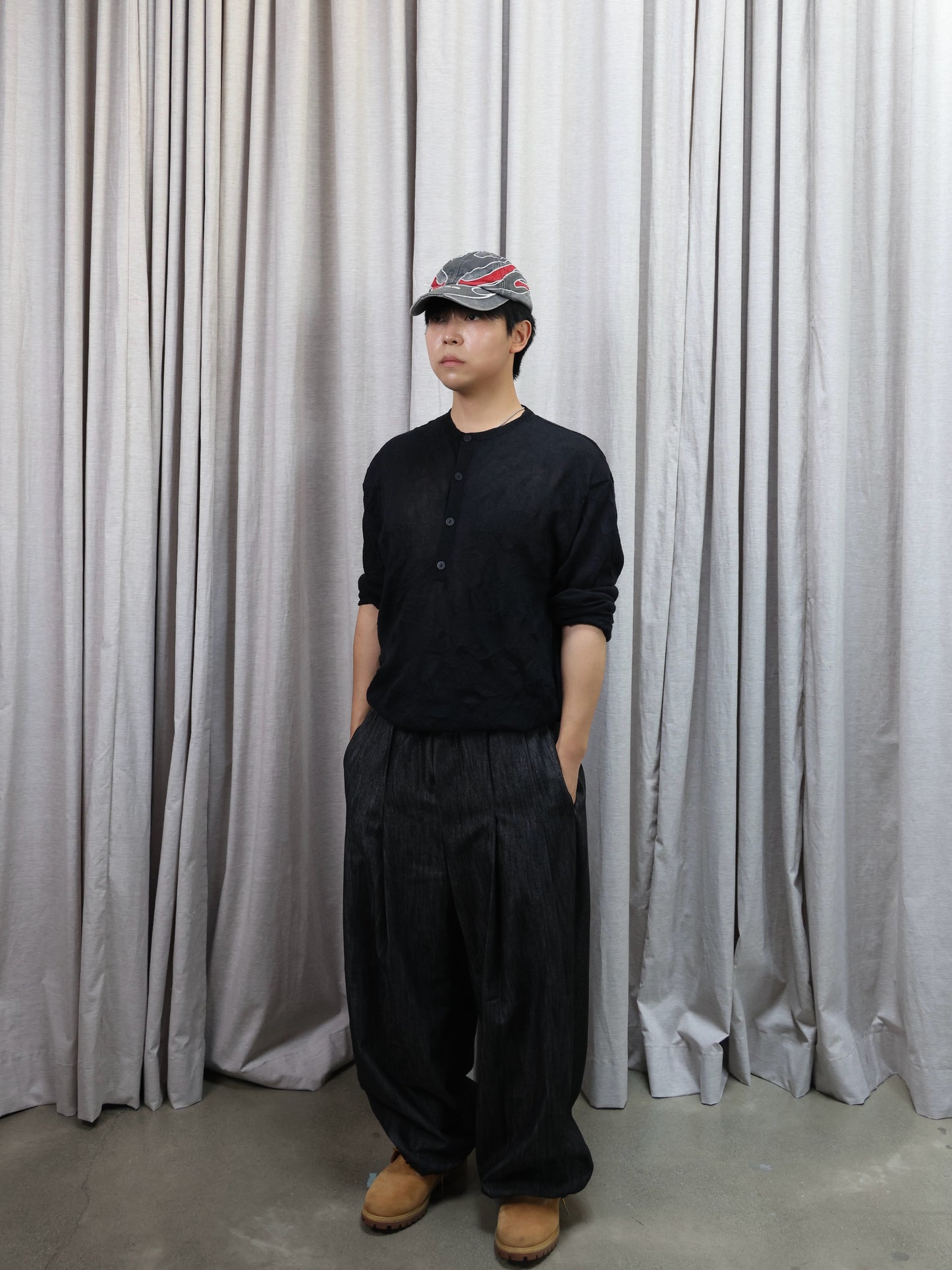 NON FADE PINTUCK PANTS